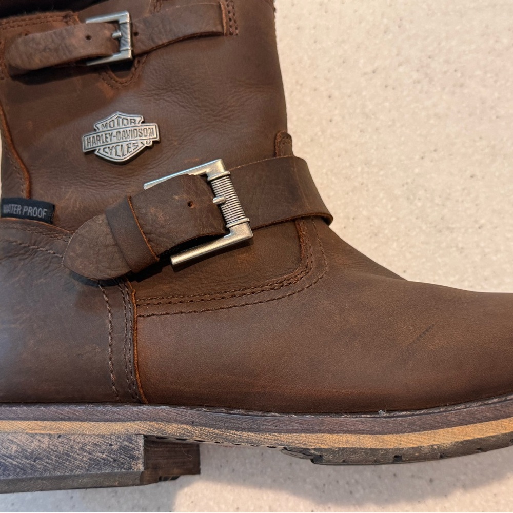 Harley-Davidson Brown Boots with Rugged Leather and Sturdy Straps